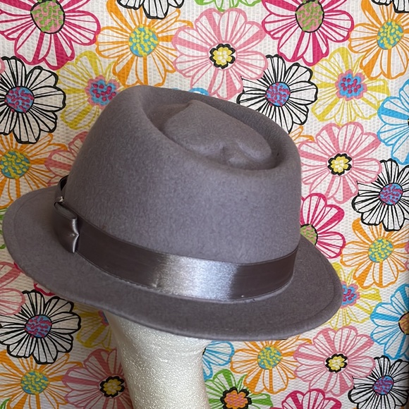 Classic small brim felt fedora - Picture 3 of 6